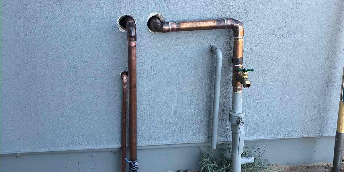 Should I Turn Off the Water if the Pipes Are Frozen?